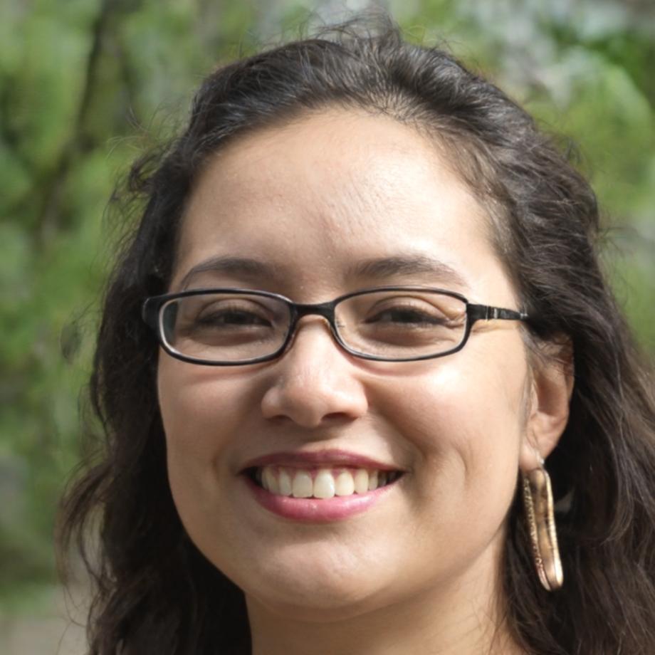 Instructor Linnea Thorvald teaching vocabulary methodology at GrowForwardNxt